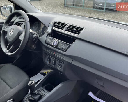 Белый Шкода Фабия, объемом двигателя 1 л и пробегом 84 тыс. км за 7450 $, фото 17 на Automoto.ua