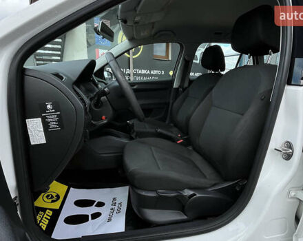 Белый Шкода Фабия, объемом двигателя 1 л и пробегом 84 тыс. км за 7450 $, фото 14 на Automoto.ua