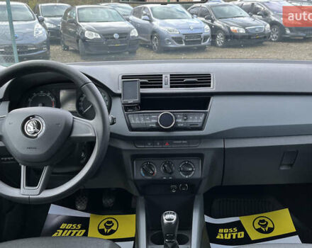 Белый Шкода Фабия, объемом двигателя 1 л и пробегом 84 тыс. км за 7450 $, фото 8 на Automoto.ua