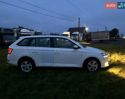 Белый Шкода Фабия, объемом двигателя 1 л и пробегом 110 тыс. км за 8550 $, фото 4 на Automoto.ua