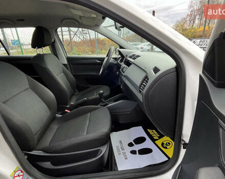 Белый Шкода Фабия, объемом двигателя 1 л и пробегом 84 тыс. км за 7450 $, фото 16 на Automoto.ua