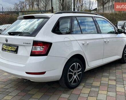 Белый Шкода Фабия, объемом двигателя 1 л и пробегом 84 тыс. км за 7450 $, фото 6 на Automoto.ua