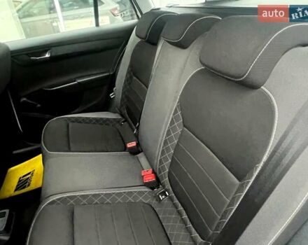 Белый Шкода Фабия, объемом двигателя 1 л и пробегом 70 тыс. км за 12500 $, фото 36 на Automoto.ua