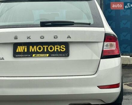 Белый Шкода Фабия, объемом двигателя 1 л и пробегом 65 тыс. км за 12500 $, фото 17 на Automoto.ua