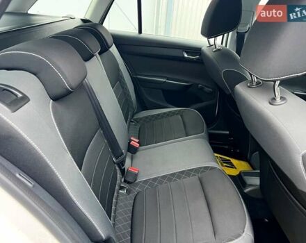 Белый Шкода Фабия, объемом двигателя 1 л и пробегом 61 тыс. км за 11000 $, фото 54 на Automoto.ua