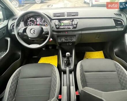 Белый Шкода Фабия, объемом двигателя 1 л и пробегом 70 тыс. км за 12500 $, фото 38 на Automoto.ua