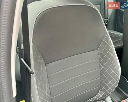 Белый Шкода Фабия, объемом двигателя 1 л и пробегом 65 тыс. км за 12500 $, фото 50 на Automoto.ua