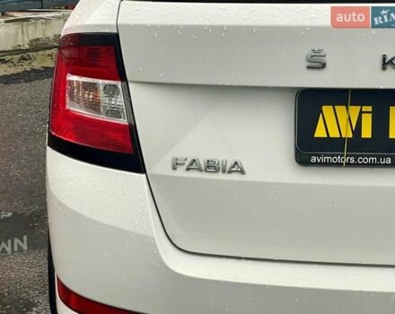 Белый Шкода Фабия, объемом двигателя 1 л и пробегом 65 тыс. км за 12500 $, фото 15 на Automoto.ua