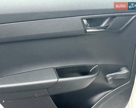 Белый Шкода Фабия, объемом двигателя 1 л и пробегом 70 тыс. км за 12500 $, фото 34 на Automoto.ua