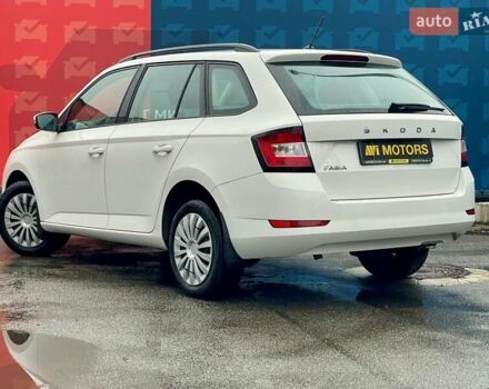 Белый Шкода Фабия, объемом двигателя 1 л и пробегом 65 тыс. км за 12500 $, фото 3 на Automoto.ua