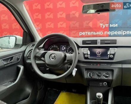 Белый Шкода Фабия, объемом двигателя 1 л и пробегом 65 тыс. км за 12500 $, фото 24 на Automoto.ua