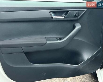 Белый Шкода Фабия, объемом двигателя 1 л и пробегом 61 тыс. км за 11000 $, фото 26 на Automoto.ua