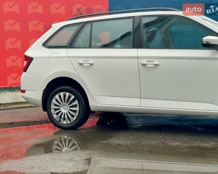 Белый Шкода Фабия, объемом двигателя 1 л и пробегом 65 тыс. км за 12500 $, фото 11 на Automoto.ua