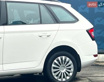 Белый Шкода Фабия, объемом двигателя 1 л и пробегом 70 тыс. км за 12500 $, фото 11 на Automoto.ua
