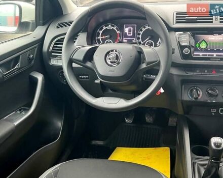 Белый Шкода Фабия, объемом двигателя 1 л и пробегом 70 тыс. км за 12500 $, фото 39 на Automoto.ua