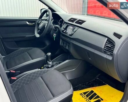 Белый Шкода Фабия, объемом двигателя 1 л и пробегом 61 тыс. км за 11000 $, фото 56 на Automoto.ua