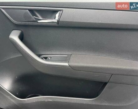 Белый Шкода Фабия, объемом двигателя 1 л и пробегом 70 тыс. км за 12500 $, фото 46 на Automoto.ua