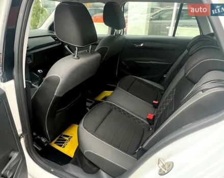 Белый Шкода Фабия, объемом двигателя 1 л и пробегом 70 тыс. км за 12500 $, фото 35 на Automoto.ua