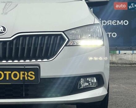 Белый Шкода Фабия, объемом двигателя 1 л и пробегом 70 тыс. км за 12500 $, фото 7 на Automoto.ua