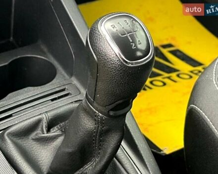 Белый Шкода Фабия, объемом двигателя 1 л и пробегом 70 тыс. км за 12500 $, фото 31 на Automoto.ua