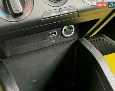 Белый Шкода Фабия, объемом двигателя 1 л и пробегом 65 тыс. км за 12500 $, фото 38 на Automoto.ua