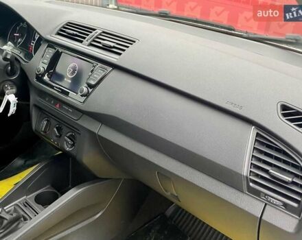 Белый Шкода Фабия, объемом двигателя 1 л и пробегом 65 тыс. км за 12500 $, фото 51 на Automoto.ua