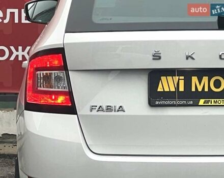 Белый Шкода Фабия, объемом двигателя 1 л и пробегом 70 тыс. км за 12500 $, фото 8 на Automoto.ua