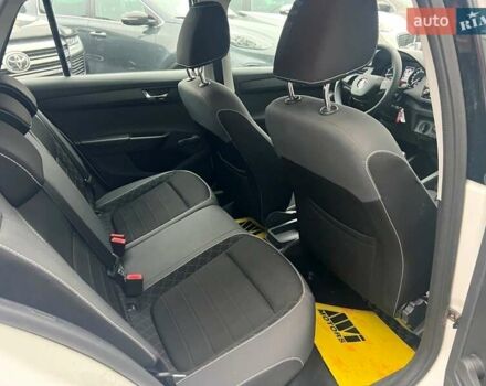 Белый Шкода Фабия, объемом двигателя 1 л и пробегом 70 тыс. км за 12500 $, фото 43 на Automoto.ua