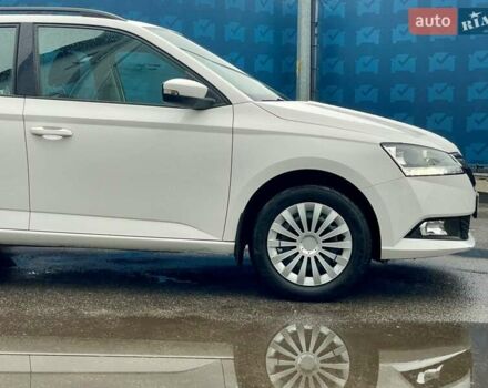 Белый Шкода Фабия, объемом двигателя 1 л и пробегом 65 тыс. км за 12500 $, фото 12 на Automoto.ua