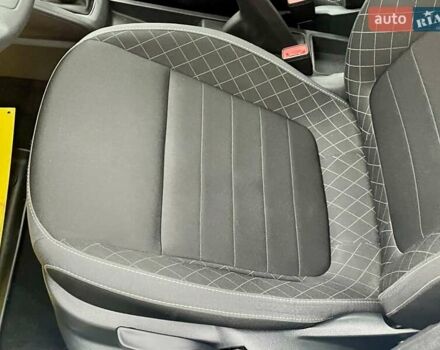 Белый Шкода Фабия, объемом двигателя 1 л и пробегом 65 тыс. км за 12500 $, фото 30 на Automoto.ua