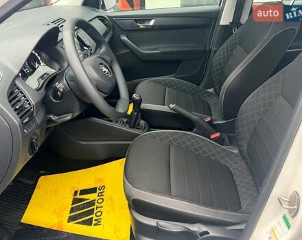 Белый Шкода Фабия, объемом двигателя 1 л и пробегом 70 тыс. км за 12500 $, фото 19 на Automoto.ua