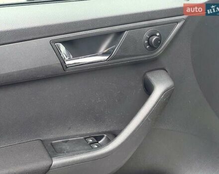 Белый Шкода Фабия, объемом двигателя 1 л и пробегом 70 тыс. км за 12500 $, фото 16 на Automoto.ua