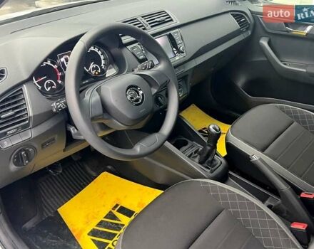 Белый Шкода Фабия, объемом двигателя 1 л и пробегом 70 тыс. км за 12500 $, фото 18 на Automoto.ua