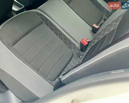 Белый Шкода Фабия, объемом двигателя 1 л и пробегом 65 тыс. км за 12500 $, фото 43 на Automoto.ua