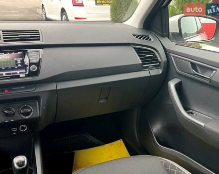 Белый Шкода Фабия, объемом двигателя 1 л и пробегом 70 тыс. км за 12500 $, фото 41 на Automoto.ua