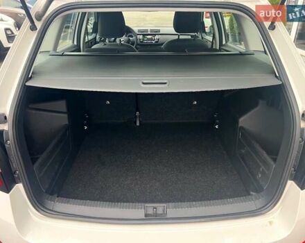 Белый Шкода Фабия, объемом двигателя 1 л и пробегом 70 тыс. км за 12500 $, фото 51 на Automoto.ua