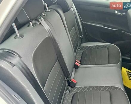 Белый Шкода Фабия, объемом двигателя 1 л и пробегом 65 тыс. км за 12500 $, фото 48 на Automoto.ua