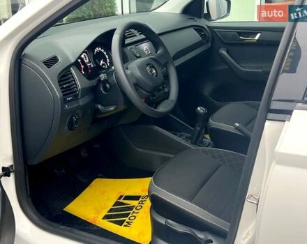 Белый Шкода Фабия, объемом двигателя 1 л и пробегом 70 тыс. км за 12500 $, фото 17 на Automoto.ua