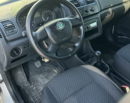 Шкода Фабия 2011 в Кривом Роге на Automoto.ua Белый Шкода Фабия, объемом двигателя 1.4 л и пробегом 190 тыс. км за 5200 $, фото 8 на Automoto.ua
