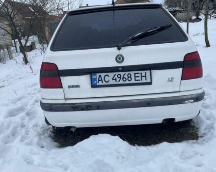 Белый Шкода Фабия, объемом двигателя 1.3 л и пробегом 222 тыс. км за 975 $, фото 1 на Automoto.ua