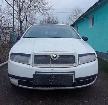 Белый Шкода Фабия, объемом двигателя 1.39 л и пробегом 285 тыс. км за 2350 $, фото 1 на Automoto.ua