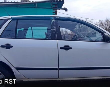 Белый Шкода Фабия, объемом двигателя 1.4 л и пробегом 285 тыс. км за 2350 $, фото 1 на Automoto.ua