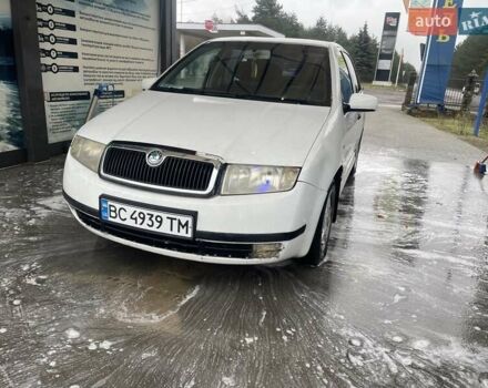 Белый Шкода Фабия, объемом двигателя 1.4 л и пробегом 325 тыс. км за 2700 $, фото 1 на Automoto.ua