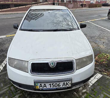Белый Шкода Фабия, объемом двигателя 1.4 л и пробегом 220 тыс. км за 1400 $, фото 1 на Automoto.ua