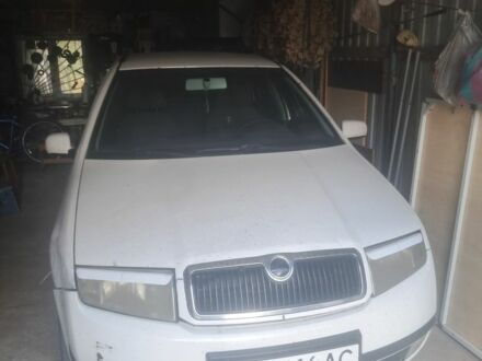 Белый Шкода Фабия, объемом двигателя 1.4 л и пробегом 310 тыс. км за 3100 $, фото 1 на Automoto.ua