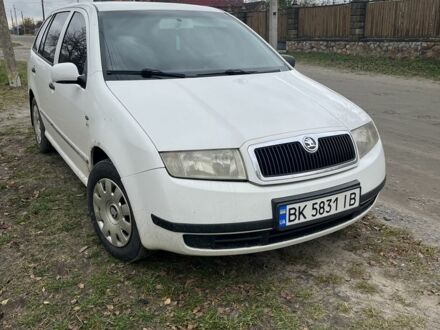 Белый Шкода Фабия, объемом двигателя 1.4 л и пробегом 374 тыс. км за 2800 $, фото 1 на Automoto.ua