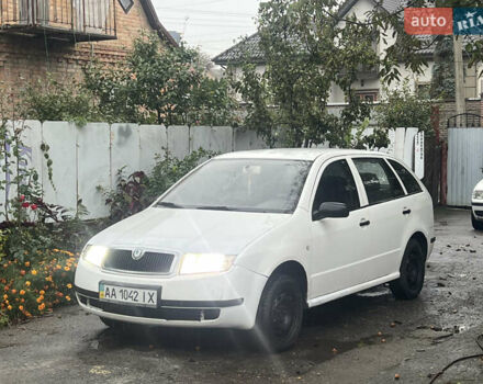 Белый Шкода Фабия, объемом двигателя 1.2 л и пробегом 303 тыс. км за 1800 $, фото 1 на Automoto.ua