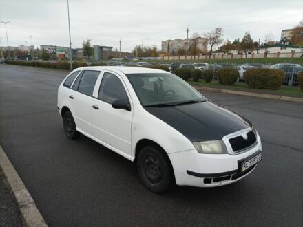 Белый Шкода Фабия, объемом двигателя 1.2 л и пробегом 309 тыс. км за 2800 $, фото 1 на Automoto.ua
