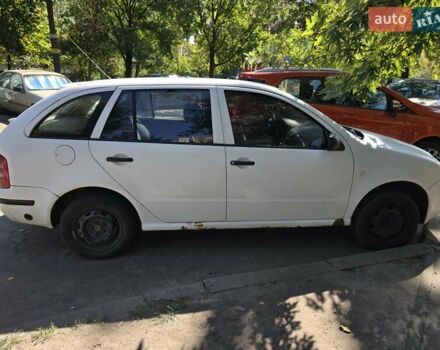 Белый Шкода Фабия, объемом двигателя 1.2 л и пробегом 132 тыс. км за 1500 $, фото 1 на Automoto.ua