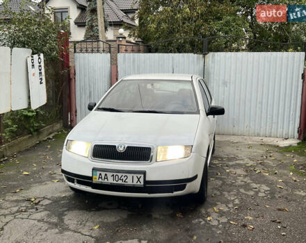 Белый Шкода Фабия, объемом двигателя 1.2 л и пробегом 303 тыс. км за 1800 $, фото 1 на Automoto.ua